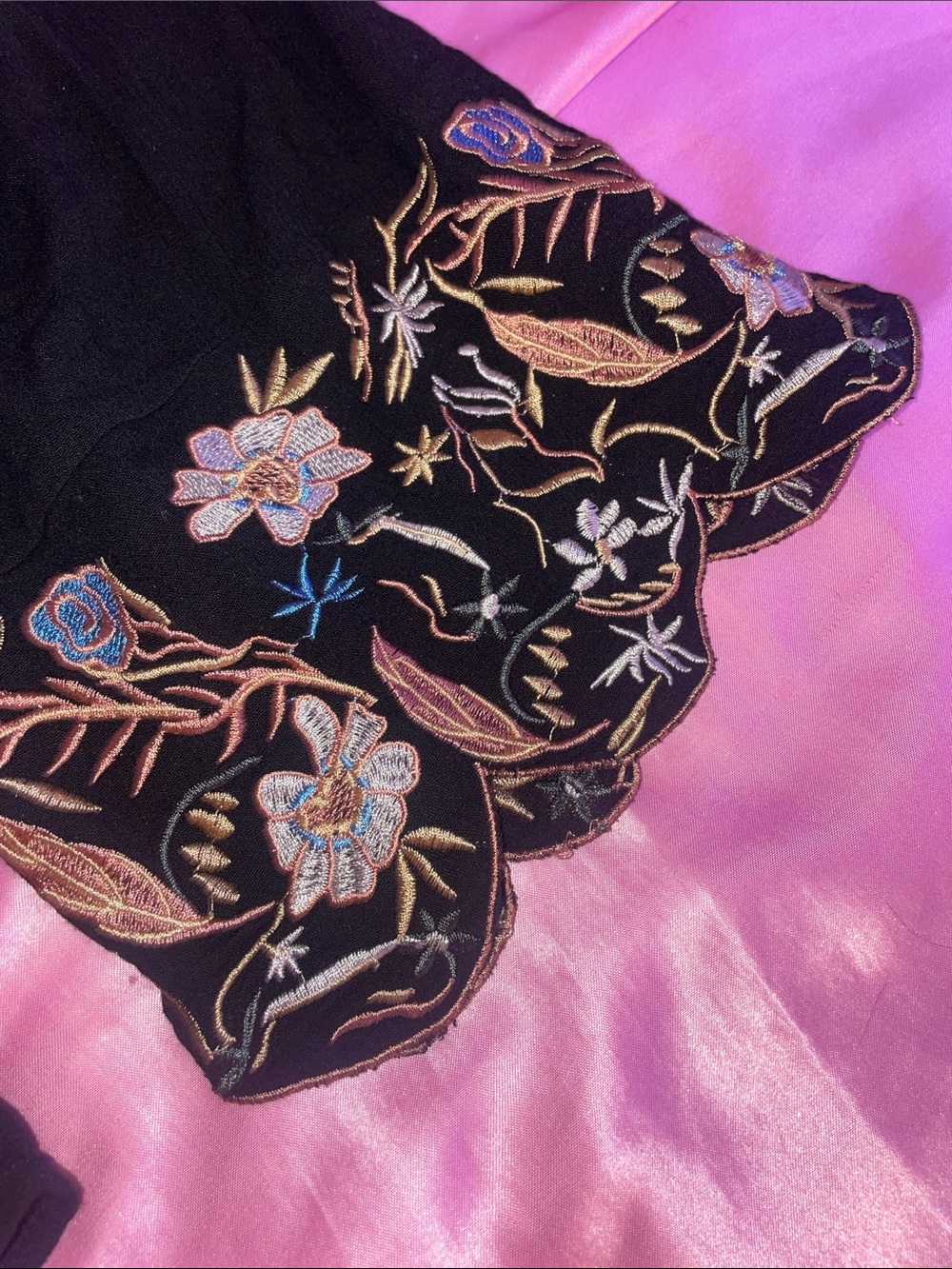 SOLD DO NOT BUY Forever 21 Embroidered Top 🖤 - Picture 2 of 2